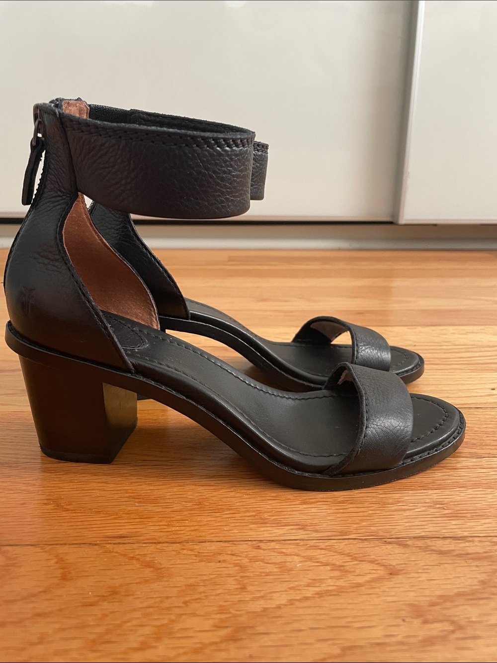 Frye Brielle Back Zip size 7 Black